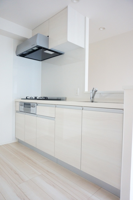 キッチン　システムキッチンは調理スペースも広くストレスなくお料理可能♪