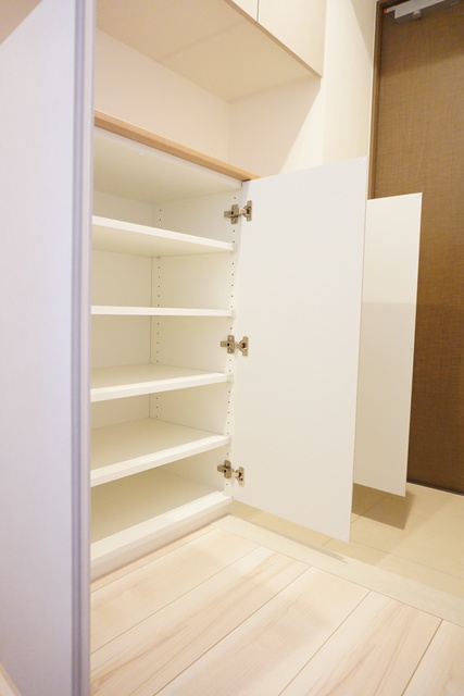 玄関　下駄箱付なので、玄関はいつでもスッキリ片付きますね☆