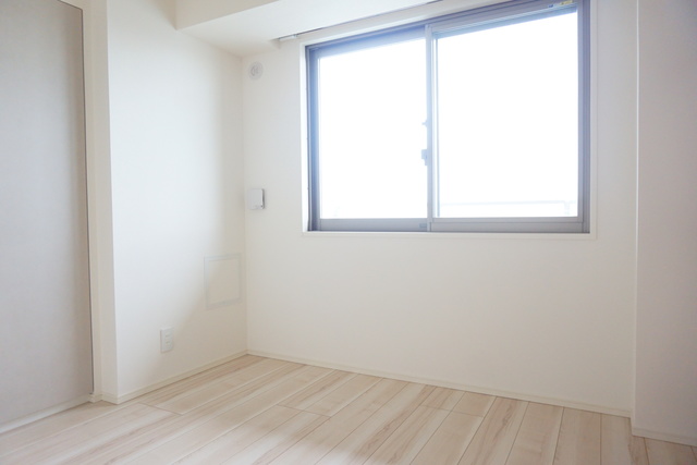 その他部屋・スペース　上品なフローリング仕上げの洋室です！