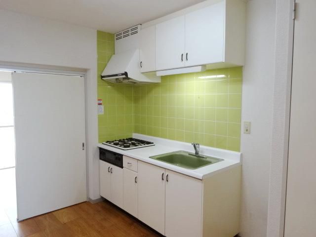 キッチン　３口システムキッチンです