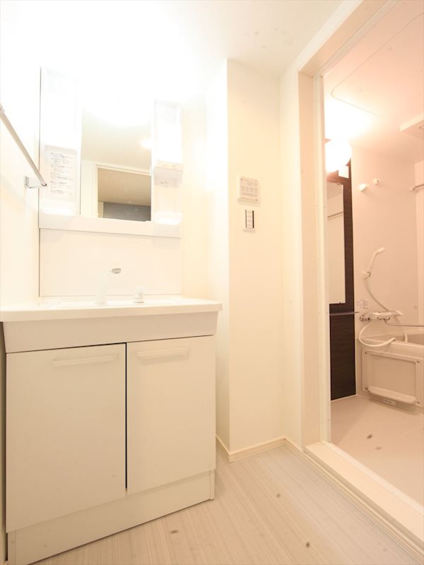 洗面設備　脱衣所　独立洗面台（シャンプードレッサー付）