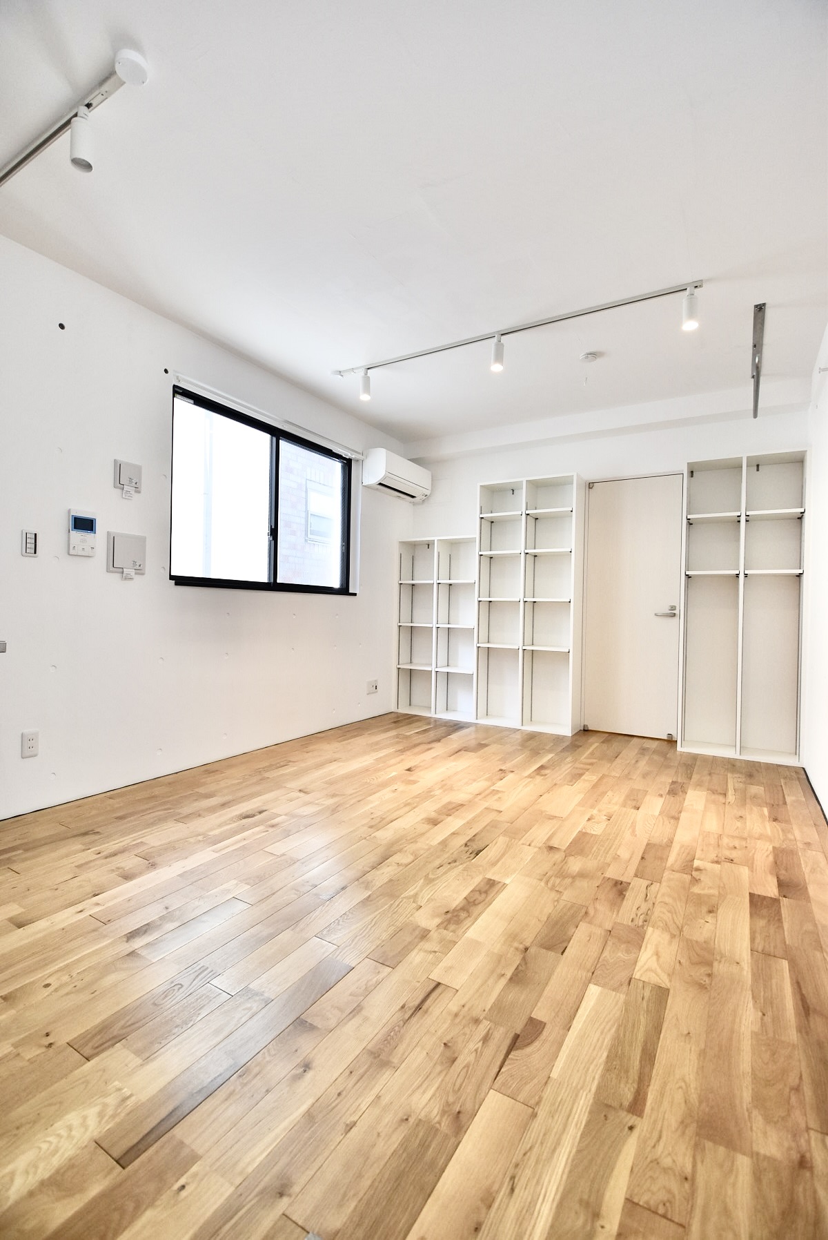 その他設備　白基調で開放感のあるデザイン