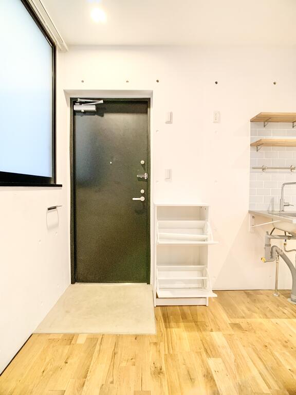 玄関　空間を邪魔しない収納配置