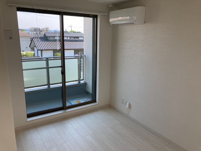 居室・リビング　※別部屋写真、現状優先