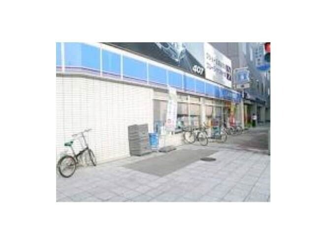 コンビニ　ローソン靭本町1（コンビニ）まで93m