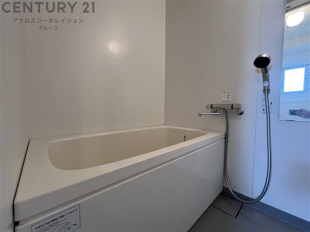 バス・シャワールーム　シンプルで清潔感のある浴室です♪