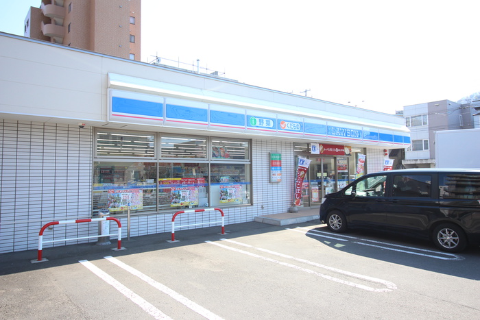 コンビニ　ローソン（コンビニ）まで20m