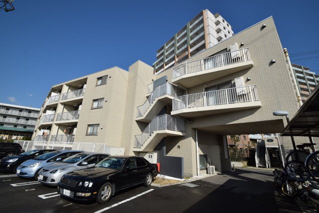 建物外観　オートロック・エレベーター付き！