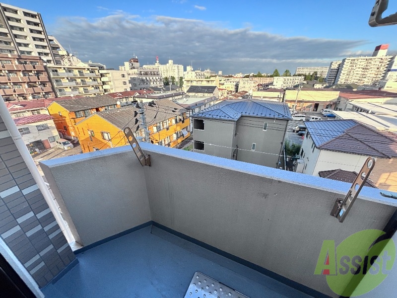 バルコニー　こちらバルコニーでございます。外干しも可能です。