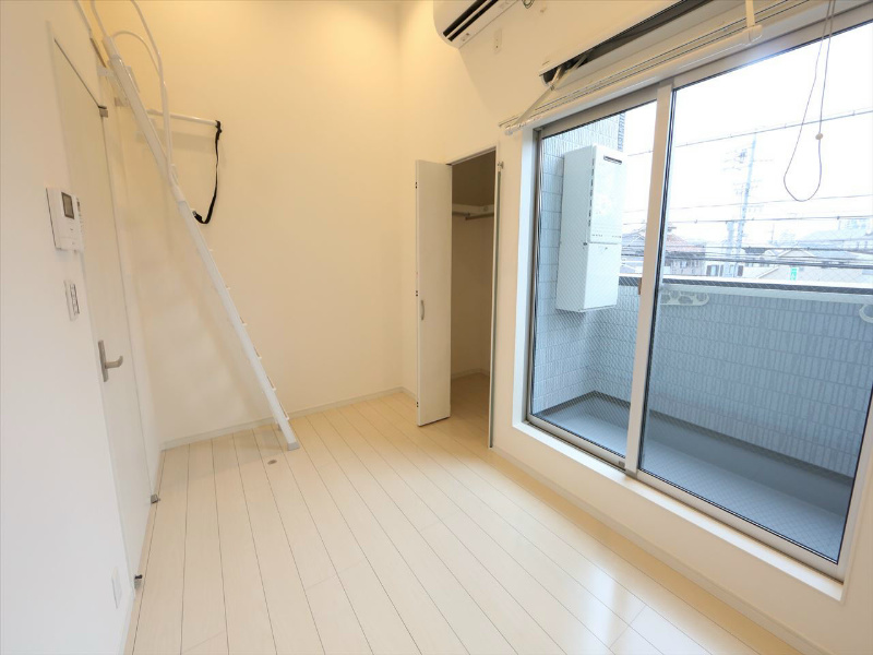 居室・リビング　洋室5.4帖　ロフト4.7帖（収納でもお部屋でも使えます）