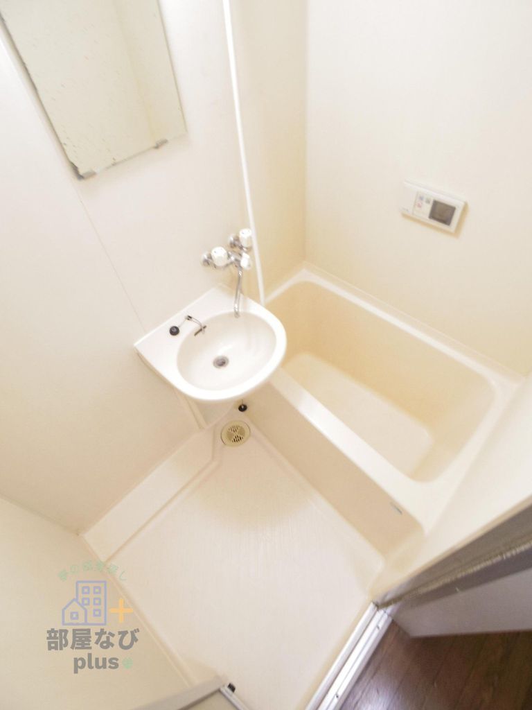 バス・シャワールーム　※他号室写真です