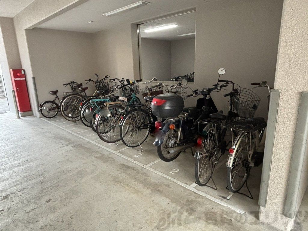 駐車場　駐車場