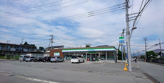 コンビニ　ファミリーマート御殿場中畑（コンビニ）まで2000m