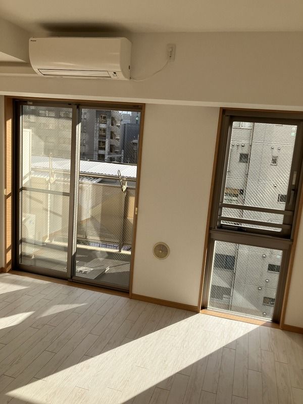 居室・リビング　☆明るい洋室☆