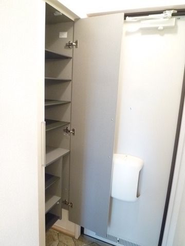 玄関　★天井まであるシューズＢＯＸ★