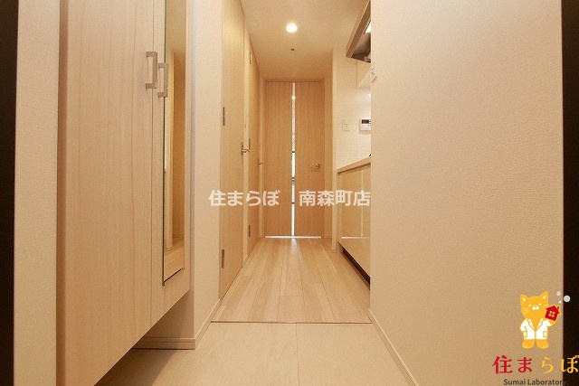 玄関　「気になったら、LINEで気軽に相談できますよ。」