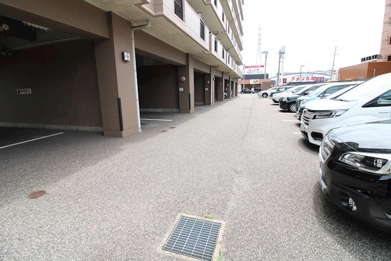 駐車場　駐車場