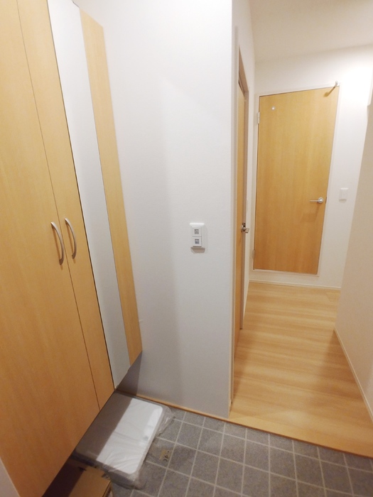 玄関　玄関(建設中)