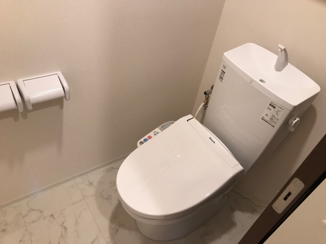 トイレ　イメージ写真（ウォシュレット完備）