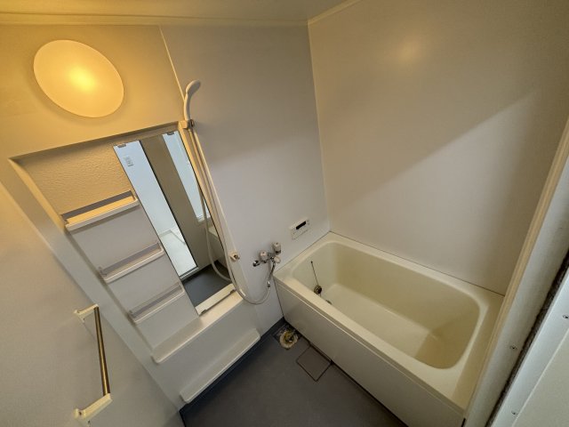 バス・シャワールーム　シンプルな浴室です！