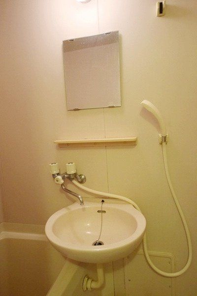 洗面設備　★鏡付きの洗面台で歯磨きもできますね★