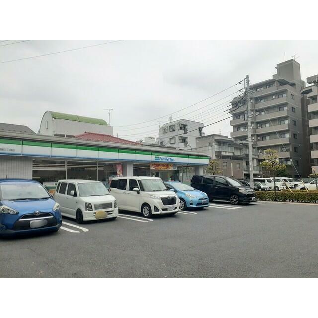 コンビニ　ファミリーマート足立綾瀬３丁目（コンビニ）まで172m