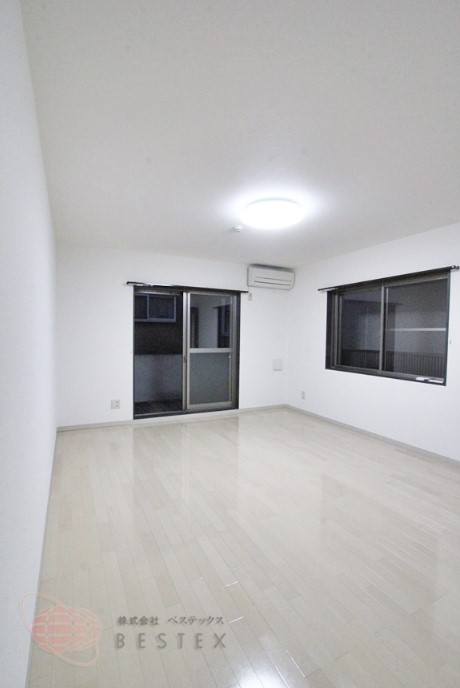 居室・リビング　※同建物内・別タイプの参考写真です。