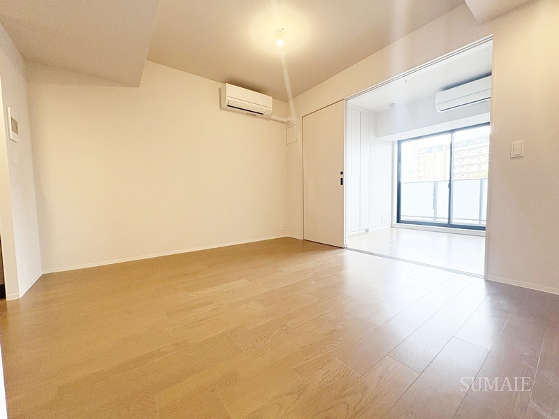 居室・リビング　こちらのリビングで趣味の時間をお楽しみください☆