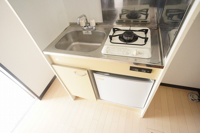 キッチン　ガスコンロ１口完備
