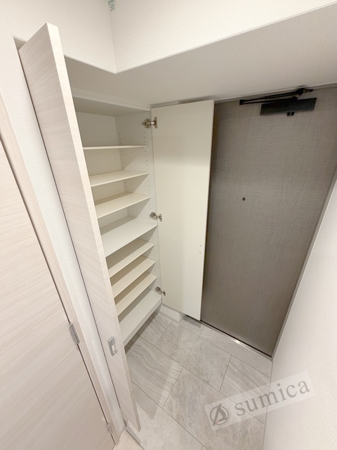 玄関　たくさんの靴を収納可能です♪♪