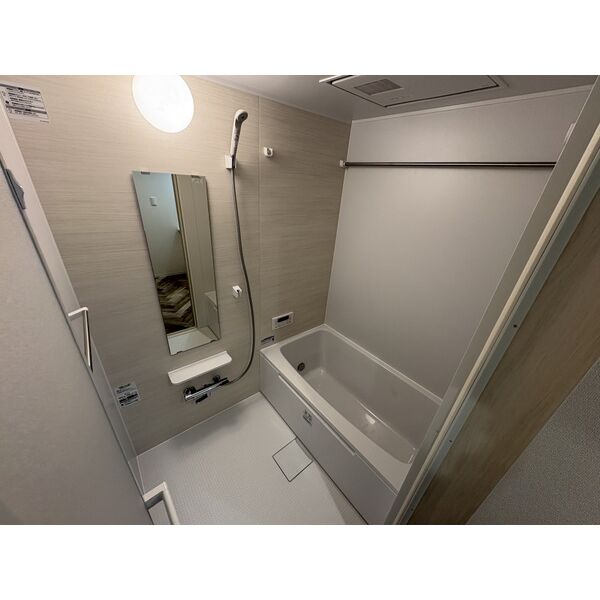 バス・シャワールーム　※写真は同じマンションの違う部屋のものになります。