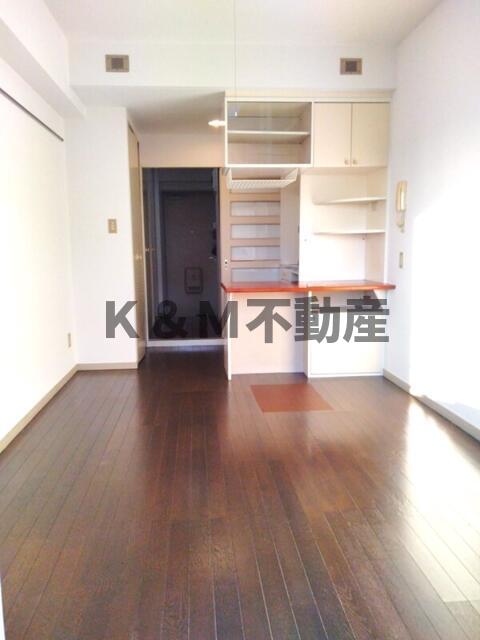 居室・リビング　こちらのリビングで趣味の時間をお楽しみください