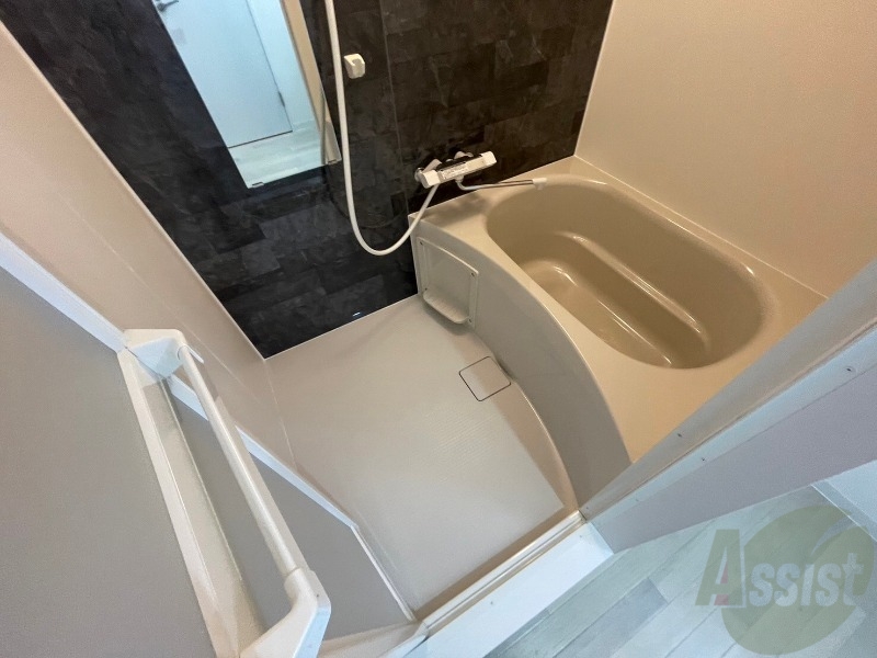 バス・シャワールーム　お風呂になります。一日の疲れを癒してくださいね。