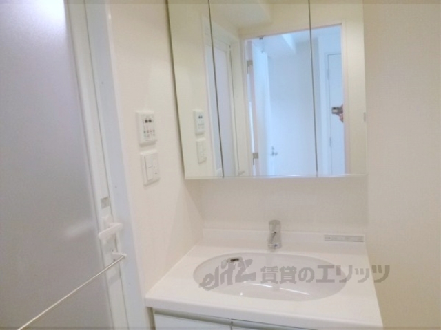 洗面設備　独立洗面台です・