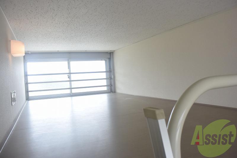 その他　ロフトで寝てスペースを有効活用。