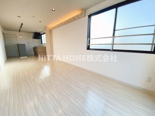 居室・リビング　１５．８帖のリビングルームは広々自由なレイアウトを楽しめます