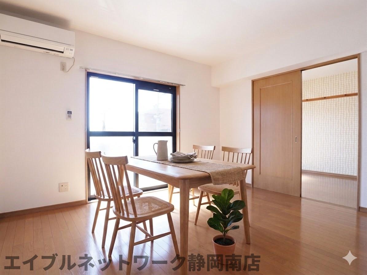 居室・リビング　ゆったりとした居間です