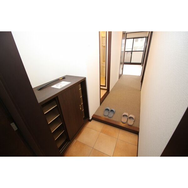 玄関　※別室の参考写真の為、現況優先です。