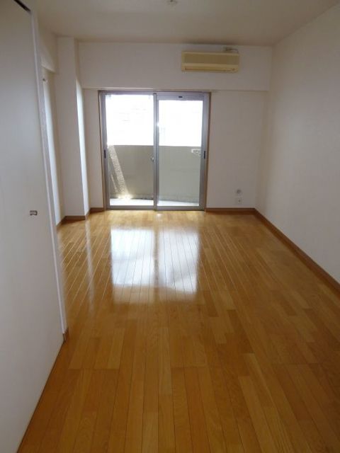 居室・リビング　室内（反転の場合有り）