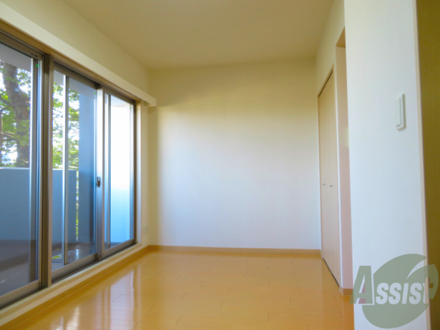 居室・リビング　８．４帖のダイニングキッチン。ご飯を食べるお部屋ですね。