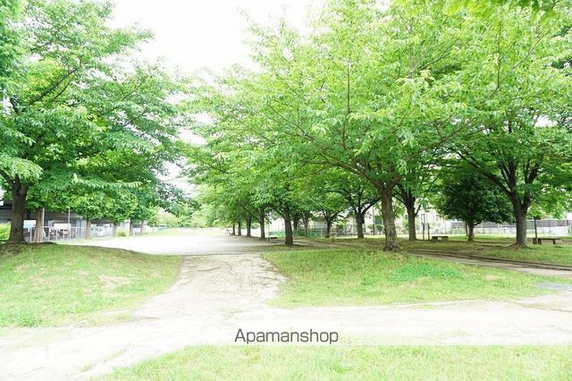 公園　新曽小玉緑地（公園）まで332m