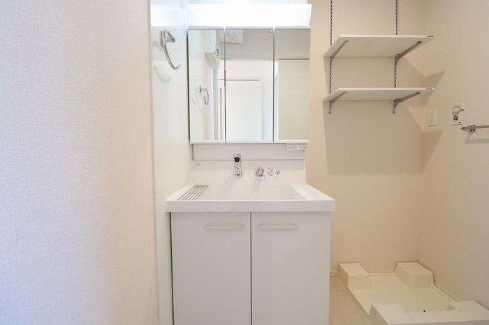 洗面設備　洗髪洗面化粧台（三面鏡）