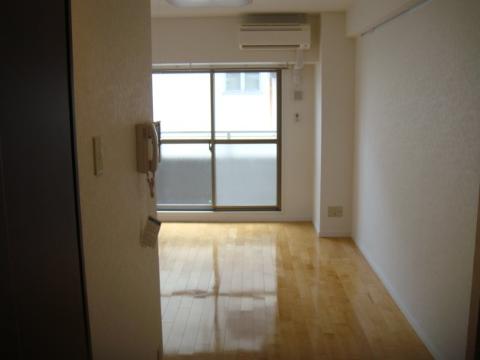 居室・リビング　室内