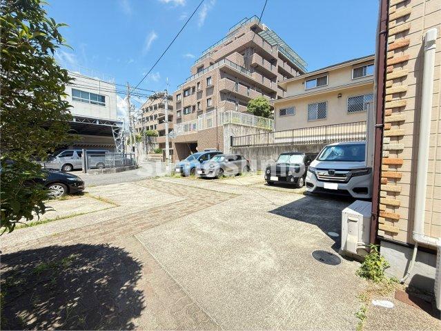駐車場　車をお持ちの方に嬉しい駐車場付きの物件です