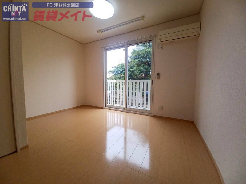 居室・リビング　同型参考写真