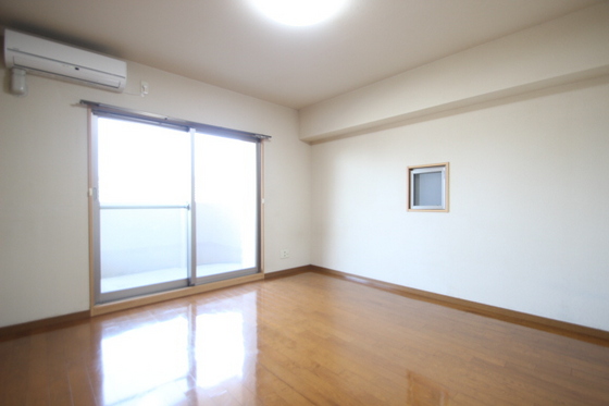 居室・リビング　※他号室の写真です。