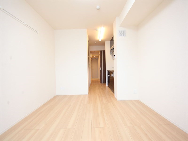 居室・リビング　洋室9.4帖　エアコン付　収納充実　南向バルコニー