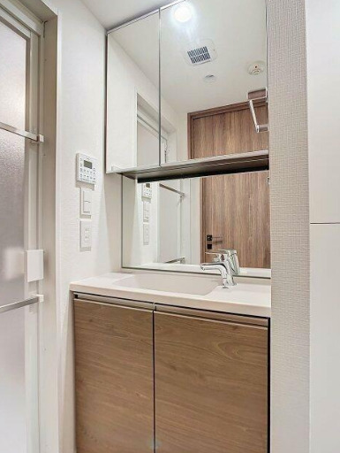 洗面設備　※別部屋の参考写真です。