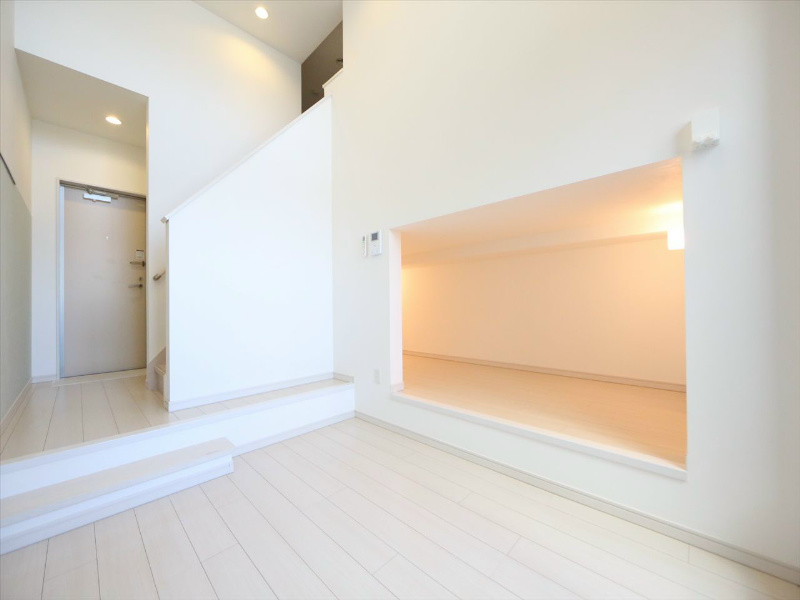 居室・リビング　洋室4.7帖　アンダーロフト5.3帖（収納にも使えます）