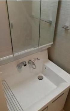 洗面設備　独立洗面台あり、毎朝おしゃれに忙しい女性の方におすすめです